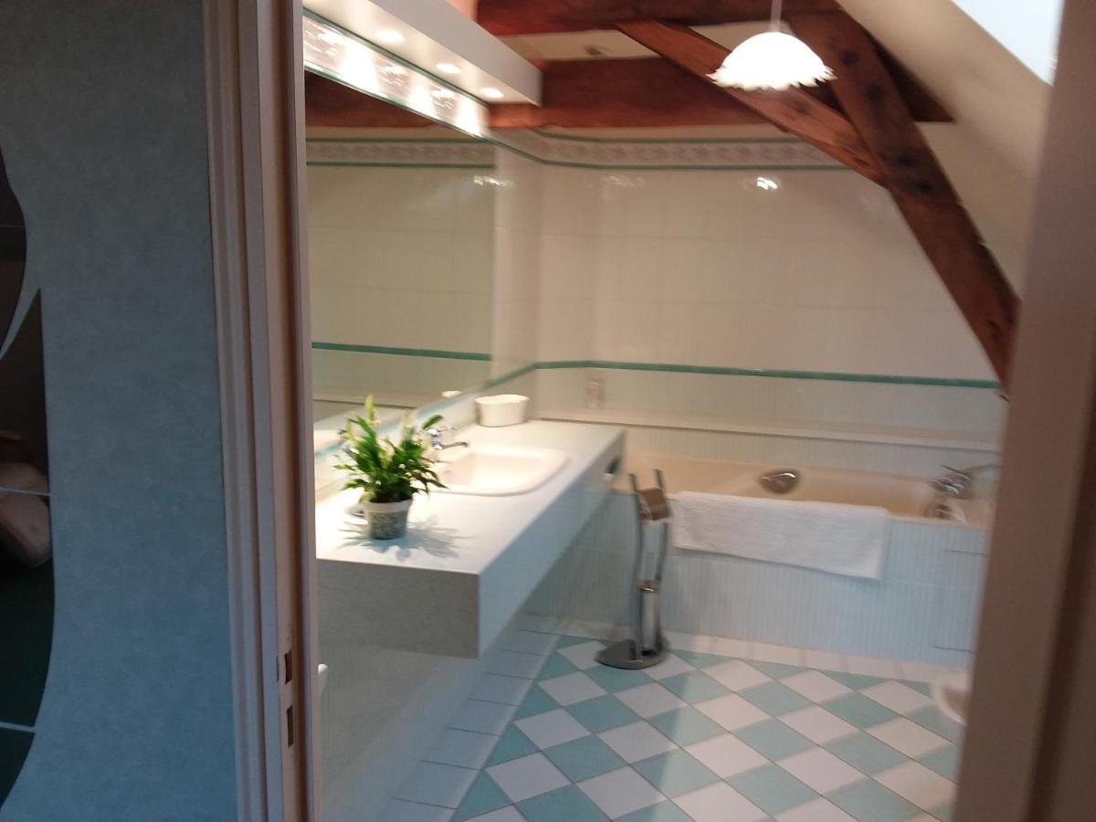 Le Moulin De Meral Montsûrs Zewnętrze zdjęcie