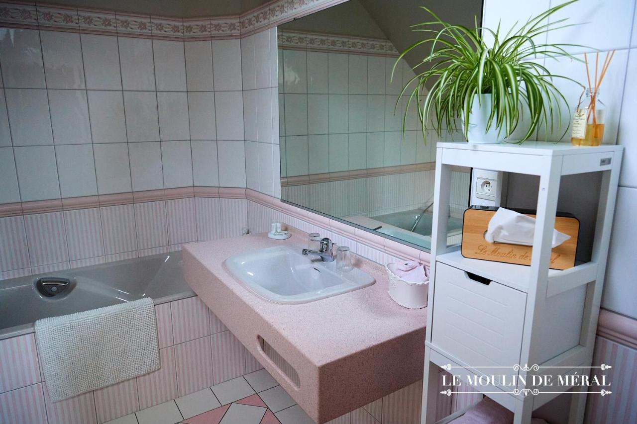 Le Moulin De Meral Montsûrs Zewnętrze zdjęcie
